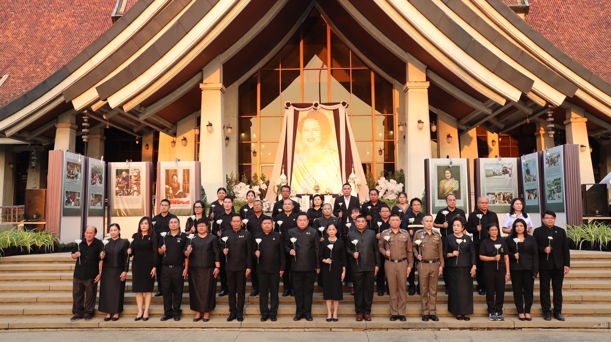 จังหวัดพระนครศรีอยุธยา จัดกิจกรรมแสดงความอาลัย และแสดงความจงรักภักดีสมเด็จพระนางเจ้าสิริกิติ์ พระบรมราชินีนาถ พระบรมราชชนนีพันปีหลวง ภายใต้ &ldquo;โครงการหนึ่งความดี ล้านความรัก ภูมิใจภักดิ์พระพันปีหลวง