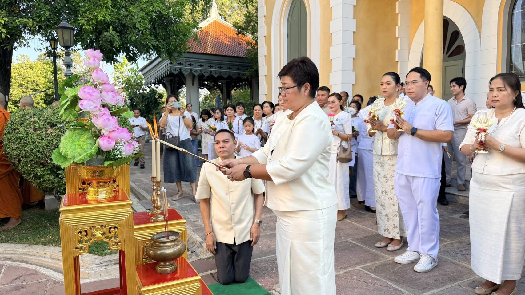 รองผู้ว่าฯ อยุธยา นำพุทธศาสนิกชนฟังพระธรรมเทศนาและเวียนเทียน เพื่อเสริมสิริมงคลแก่ชีวิต เนื่องในวันมาฆบูชา ประจำปี 2569