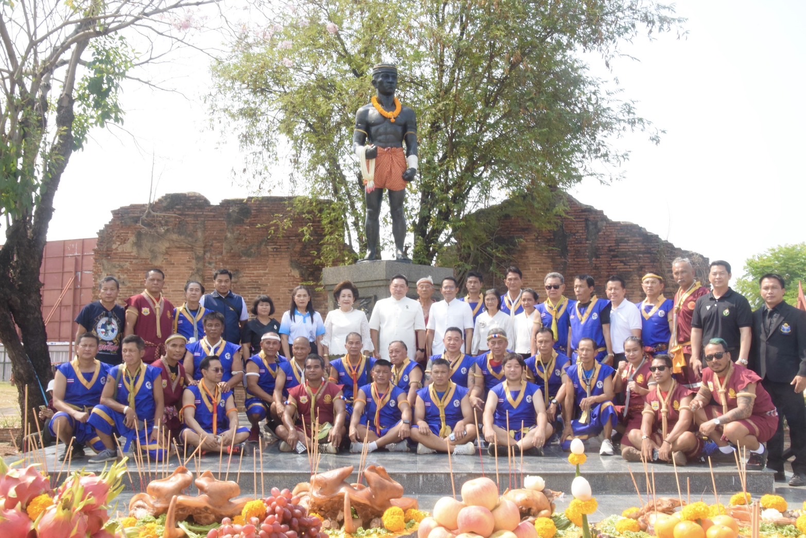 อยุธยาจัดพิธีบวงสรวง นายขนมต้ม บรมครูแห่งวงการมวยไทย เนื่องในวันที่ระลึกวีระชนไทยนายขนมต้ม เพื่อยกย่อง และส่งเสริมศิลปะป้องกันตัวของไทย