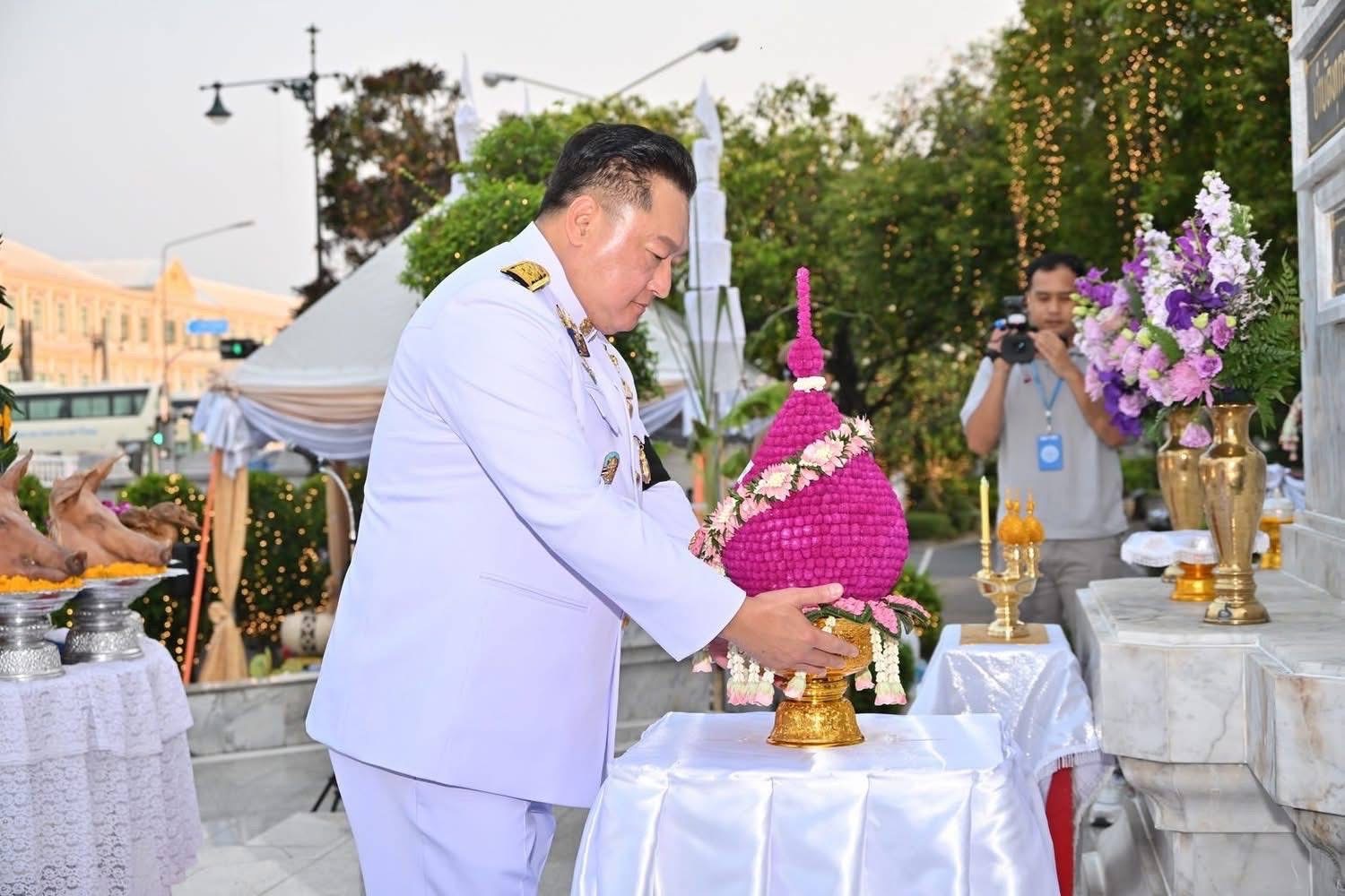 ผู้ว่าฯ อยุธยา นำหัวหน้าส่วนราชการ เข้าร่วมพิธีวางพุ่มดอกไม้ถวายสักการะพระอนุสาวรีย์สมเด็จพระเจ้าบรมวงศ์เธอ กรมพระยาดำรงราชานุภาพ เนื่องในวันที่ระลึกคล้ายวันสถาปนากระทรวงมหาดไทย ครบ 134 ปี