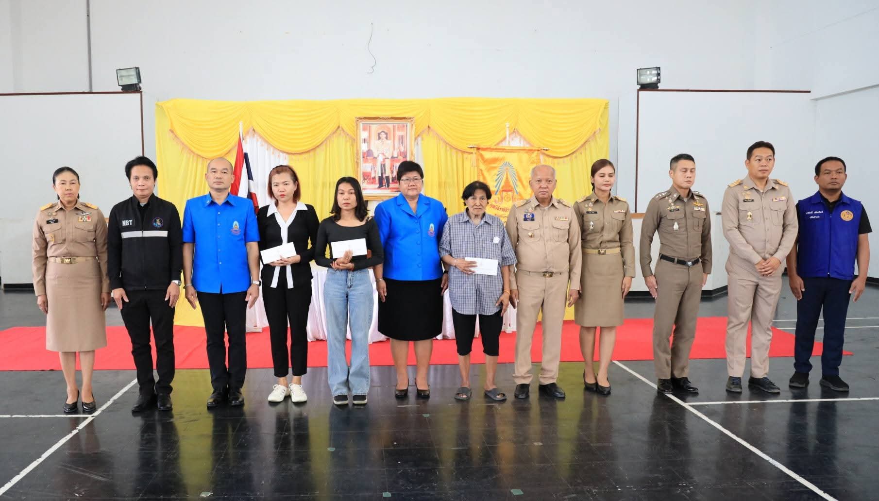 พระนครศรีอยุธยา มอบเงินพระราชทานมูลนิธิราชประชานุเคราะห์ฯ แก่ครอบครัวผู้เสียชีวิตจากอุทกภัย