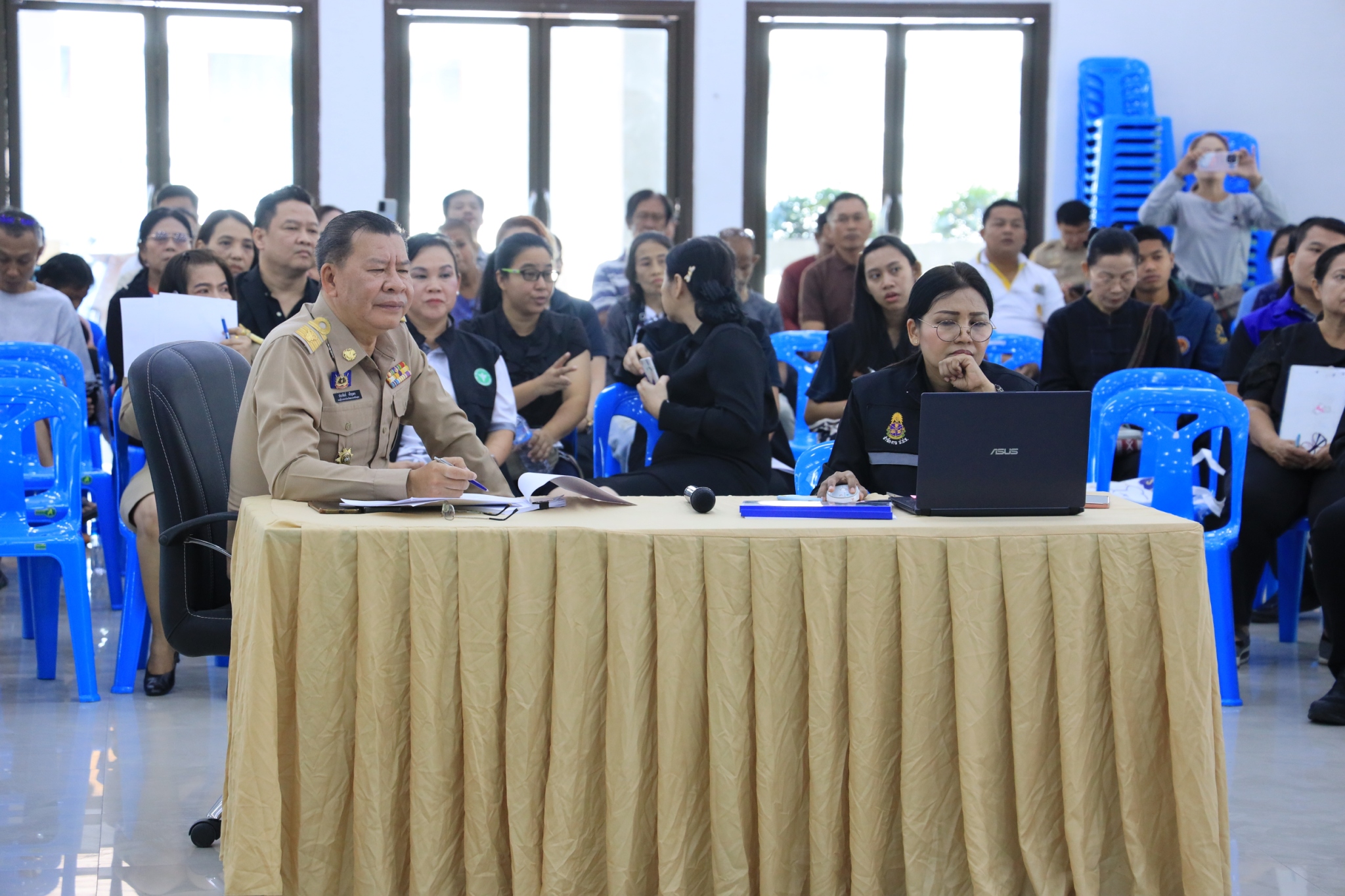 รองผู้ว่าฯ อยุธยา ประชุมหารือแนวทางแก้ไขปัญหามลภาวะทางกลิ่นและน้ำเสียจากบ่อขยะในพื้นที่อำเภอนครหลวง