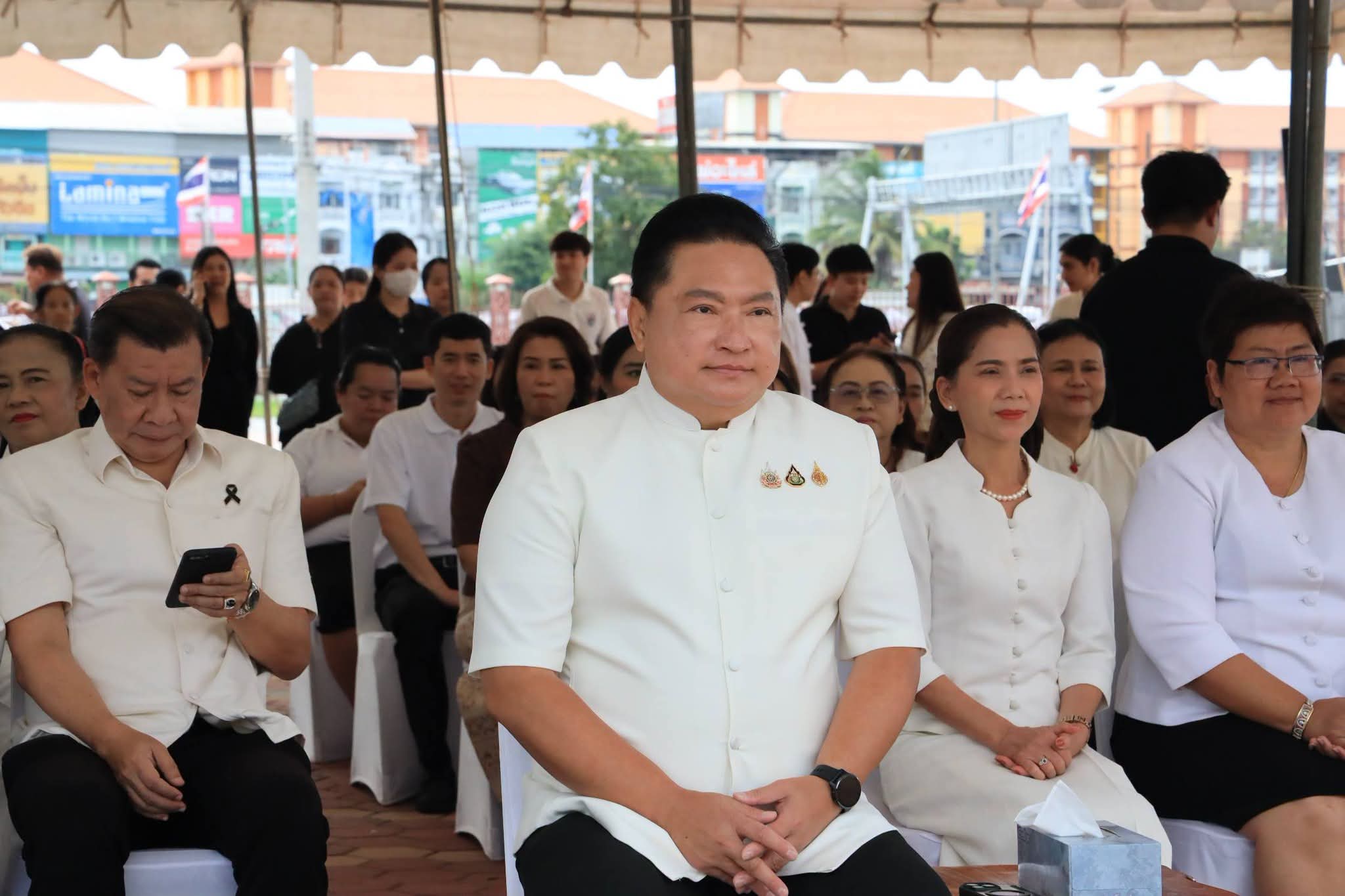 ผู้ว่าฯ อยุธยา นำหัวหน้าส่วนราชการร่วมพิธีบวงสรวงศาลพระภูมิเพื่อบูรณะจัดสร้างศาลพระภูมิประจำศาลากลางจังหวัดพระนครศรีอยุธยา
