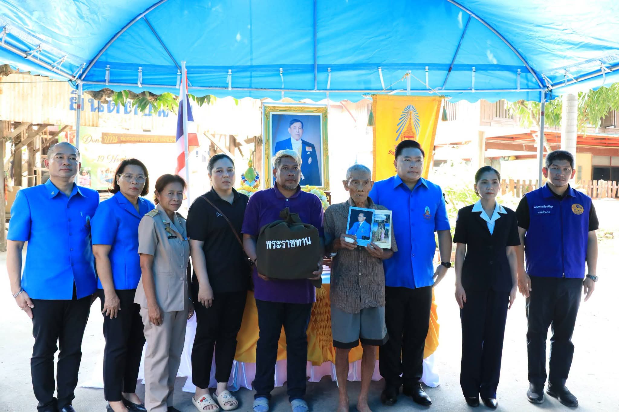 อยุธยาเชิญสิ่งของพระราชทานมอบผู้ประสบอัคคีภัยบางปะหัน ตามพระราชหฤทัยห่วงใยประชาชน