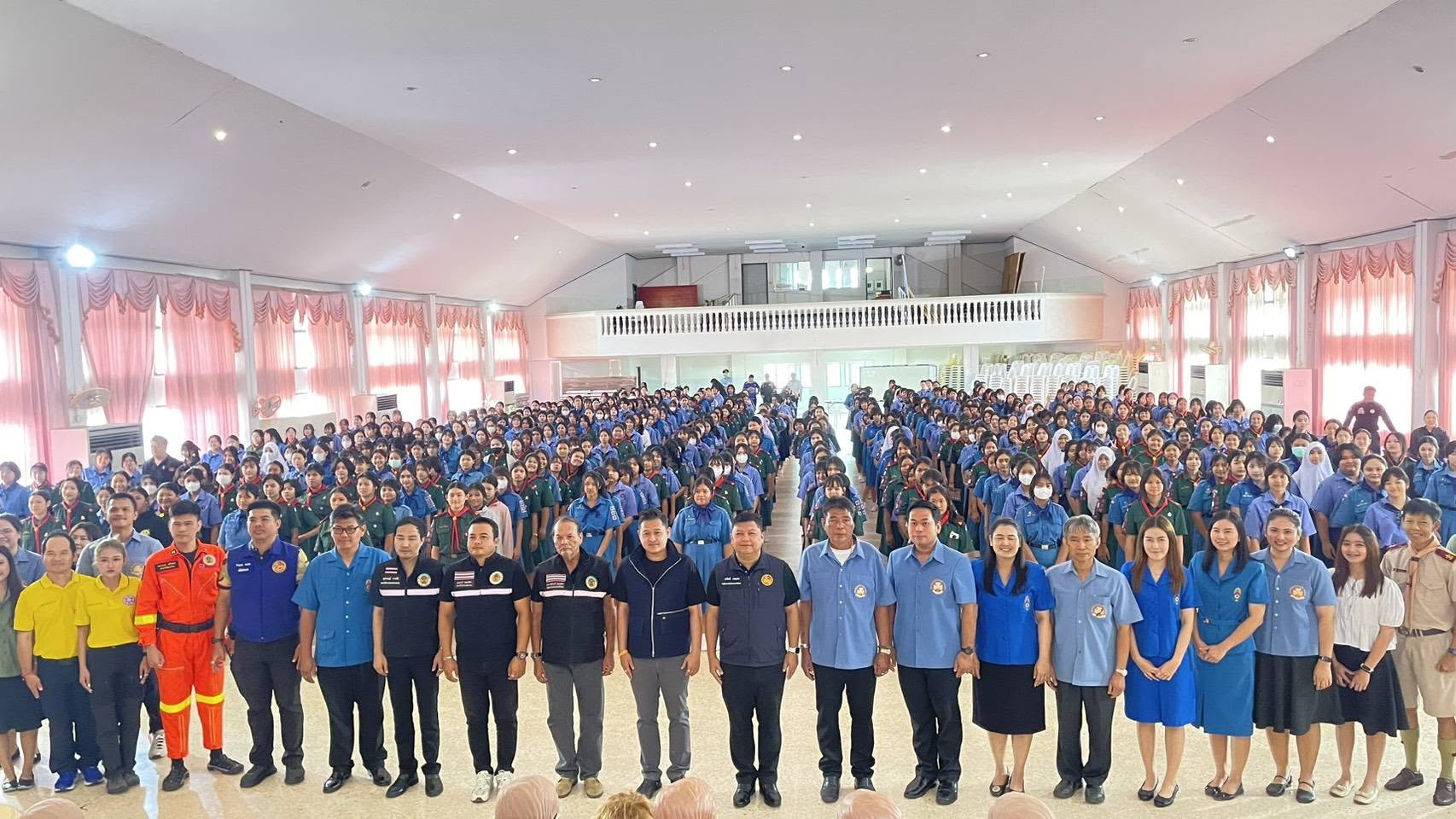 คณะกรรมาธิการการป้องกันและบรรเทาผลกระทบจากภัยธรรมชาติและสาธารณภัย สภาผู้แทนราษฎร จัดโครงการเผชิญเหตุเพลิงไหม้ในสถานศึกษา ณ โรงเรียนจอมสุรางค์อุปถัมภ์