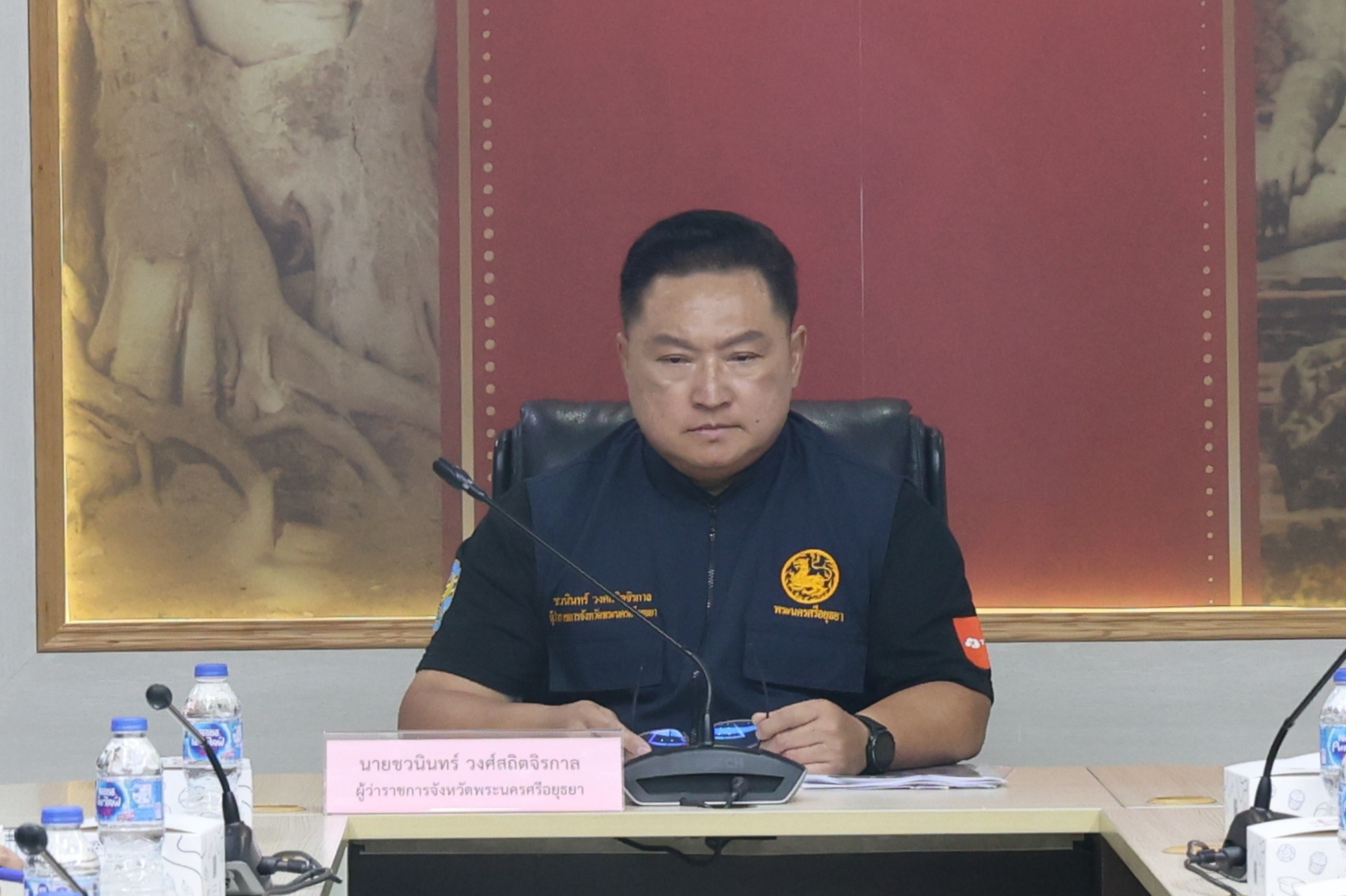ผู้ว่าฯ อยุธยา ประชุมติดตามสถานการณ์น้ำ เตรียมพร้อมรับมือทุกระดับความเสี่ยง ดูแลประชาชนในพื้นที่