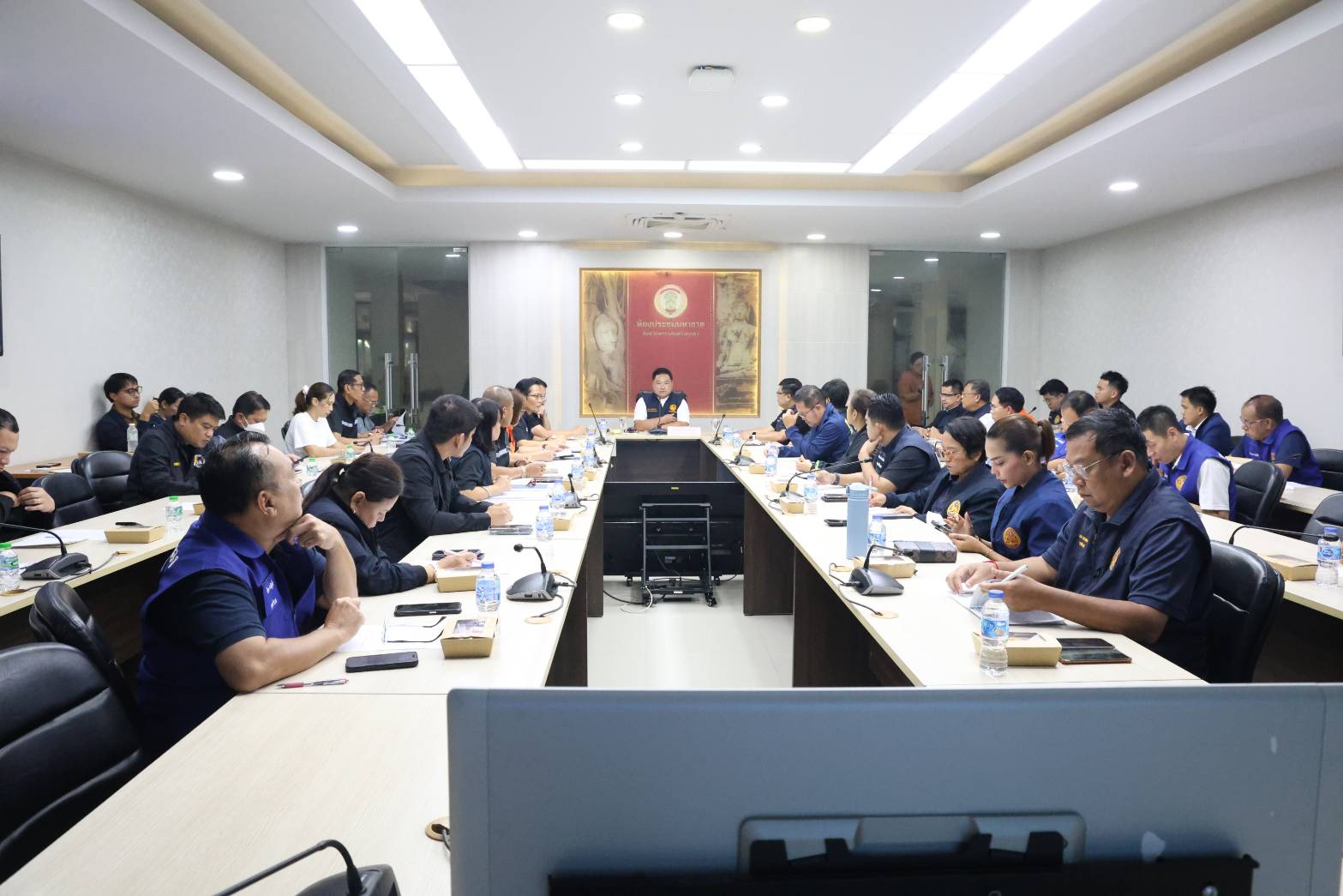 ผู้ว่าฯ อยุธยา เป็นประธานประชุมติดตามสถานการณ์น้ำและการช่วยเหลือผู้ประสบอุทกภัย