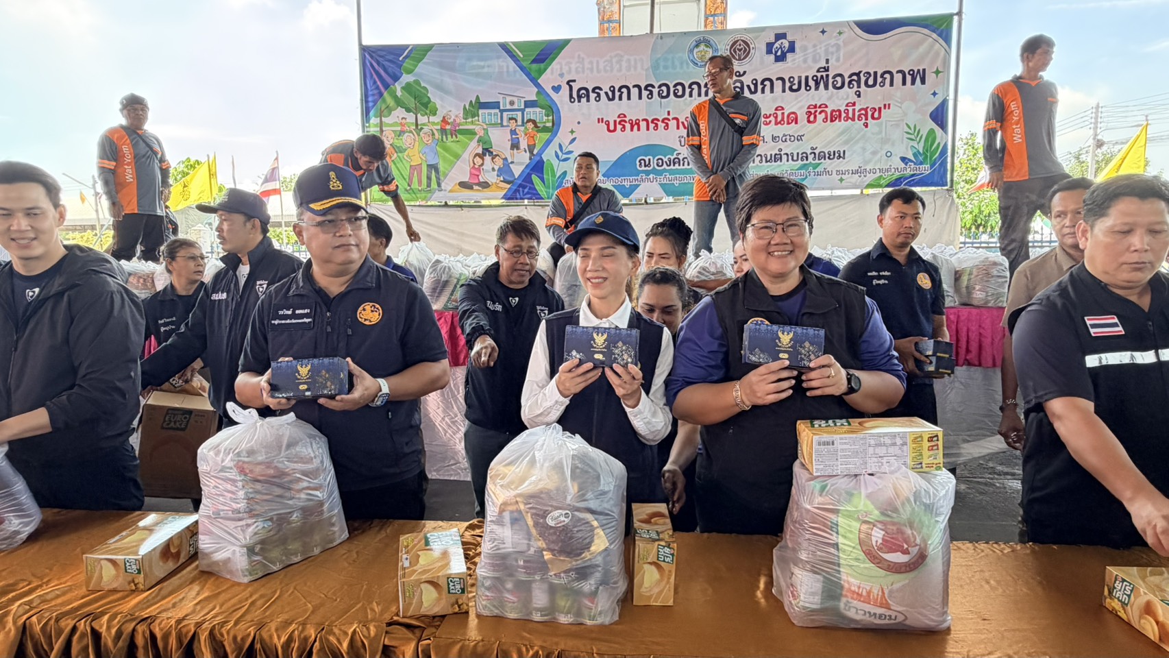 รองผู้ว่าฯ อยุธยา พร้อมนายกเหล่ากาชาดฯ ลงพื้นที่บางปะอิน เยี่ยมผู้ประสบอุทกภัย มอบถุงยังชีพบรรเทาความเดือดร้อน