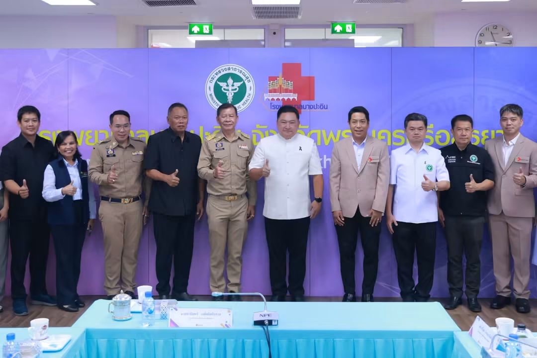 ผู้ว่าฯ อยุธยา เป็นประธานส่งมอบเครื่องวัดเลนส์แก้วตาเทียม ยกระดับการรักษาผู้ป่วยต้อกระจก โรงพยาบาลบางปะอิน