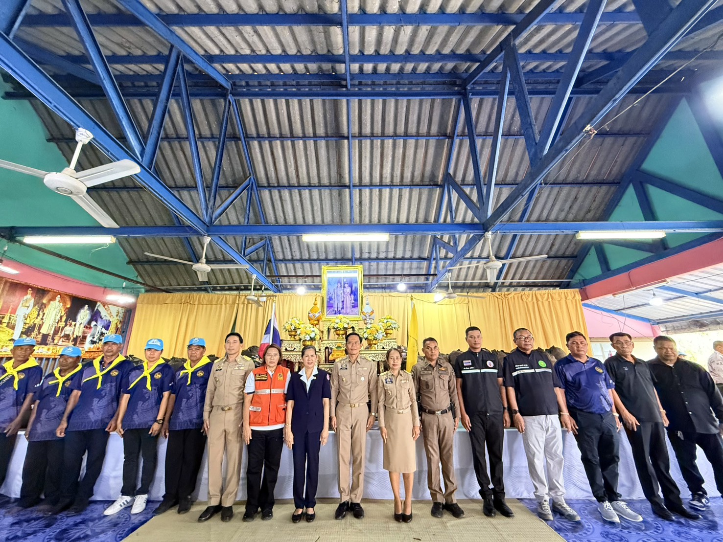 รองผู้ว่าฯ อยุธยา เชิญถุงยังชีพพระราชทาน 500 ชุด มอบผู้ประสบอุทกภัย อำเภอพระนครศรีอยุธยา